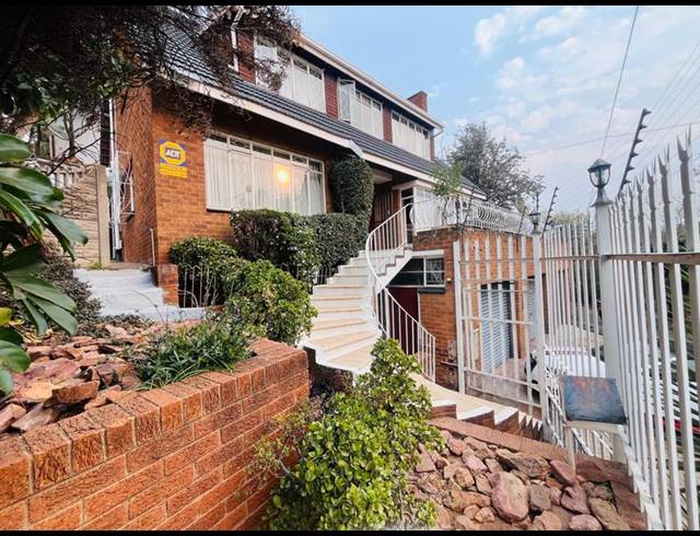 3 BEDROOM HOUSE FOR SALE IN KENSINGTON